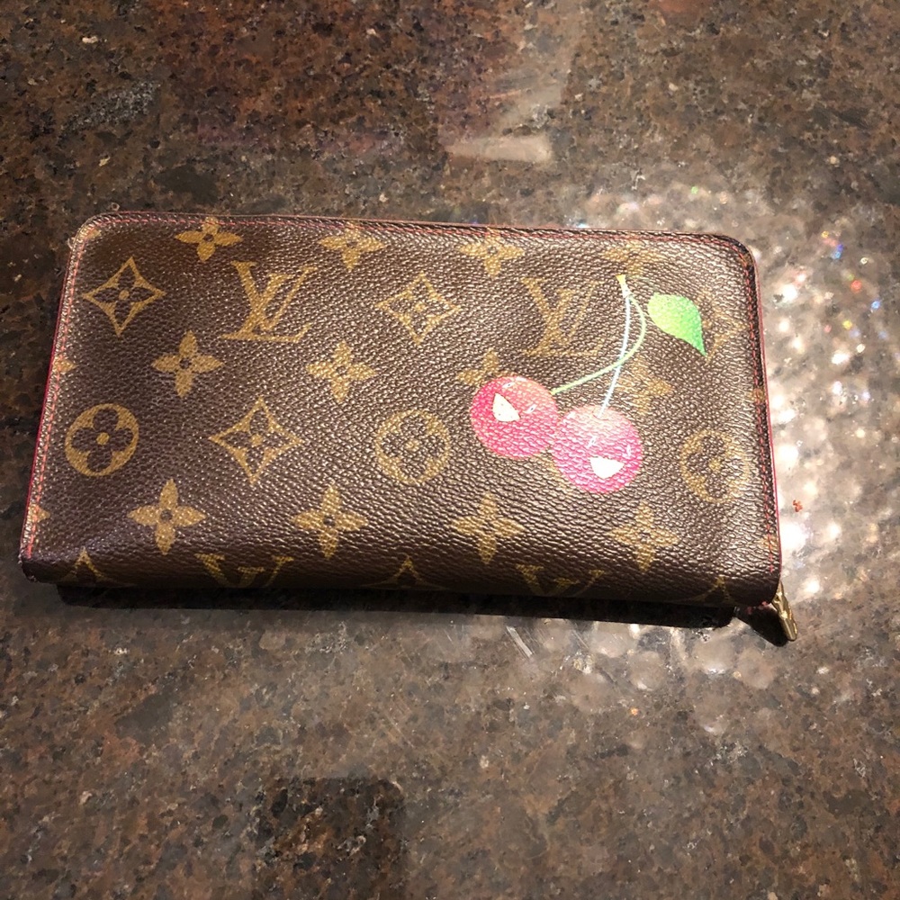 Louis Vuitton monogram cherry 🍒 zippy wallet